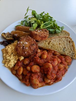 Vegan full English breakfast at The Canvas: Shoreditch in East London