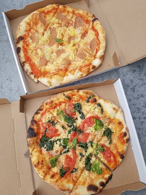Hawaii und vegetaria at Pizzeria Schlaflos in Frankfurt