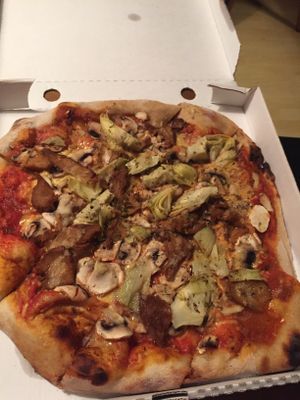 Vegan chicken pizza  at Pizzeria Schlaflos in Frankfurt