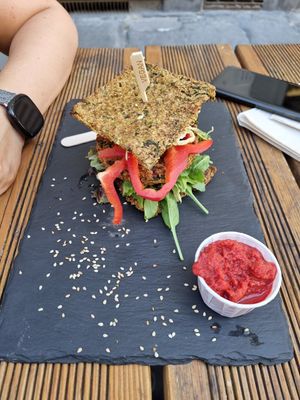 Veganer oder vegetarischer Burger (sind unsicher) at #RAW VEGAN FIRENZE in Florence