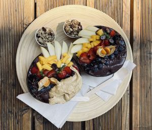 Açai bowls con taaanta frutta e pb at #RAW VEGAN FIRENZE in Florence