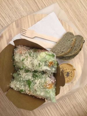 #Rawvegan rice wraps with asian salsa. Mmmmmmm at #RAW VEGAN FIRENZE in Florence