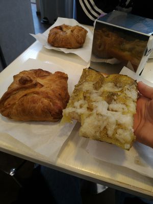 potato pizza and cipollina at Bar Dolcezza in Catania