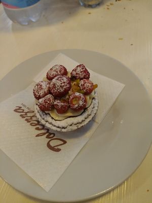 cestino di fragole at Bar Dolcezza in Catania