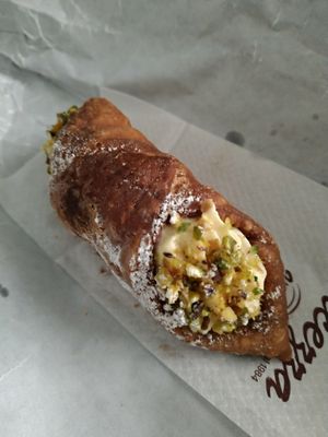 cannolo at Bar Dolcezza in Catania