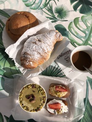 These are the BEST vegan pastries I’ve ever tried ! I hadn’t been back to Sicily since going vegan so I was afraid of missing out on all the goodness. Dolcezza has you covered  at Bar Dolcezza in Catania