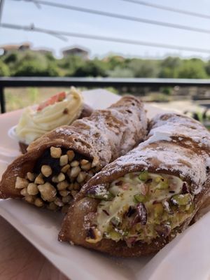 Cannoli vegani 🌱😍  at Bar Dolcezza in Catania