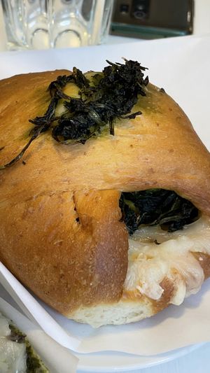 Весь день доступны выпечка, десерты и джелатто. Основное меню доступно толко во время ланча с 12:00 д at Bar Dolcezza in Catania