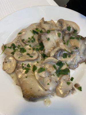 Scallopini e funghi  at Bar Dolcezza in Catania