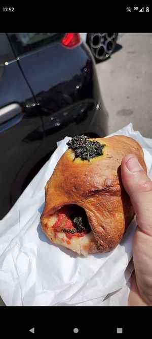 Cartucciata vegana con spinaci mozzarella vegana e pomodoro at Bar Dolcezza in Catania