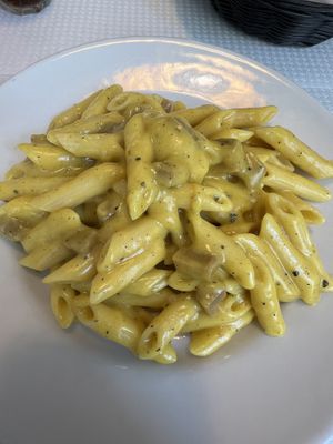 pasta carbonara with tofu, tempeh and chickpea flour - delicious  at Bar Dolcezza in Catania