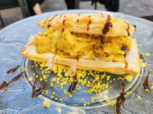 Milhoja con "pollo" Tika masala at La Veganesa in Cadiz