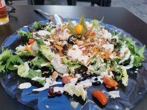 Ensalada mediterránea con queso casero at La Veganesa in Cadiz