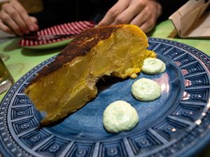Tortilla de patatas con alioli at La Veganesa in Cadiz