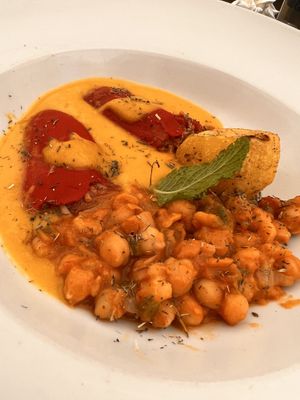 Pimientos del piquillo rellenos de ropa vieja. Pepper stuffed with jackfruit.  at La Veganesa in Cadiz