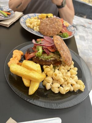 Vegan Burger with Vegan Mac and cheese  at La Veganesa in Cadiz