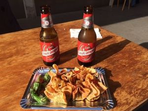 Seaweed deep-fried wontons + beers from the stall opposite at La Veganesa in Cadiz
