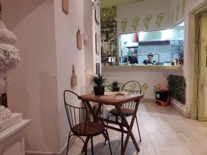 Spacious dining at La Veganesa in Cadiz