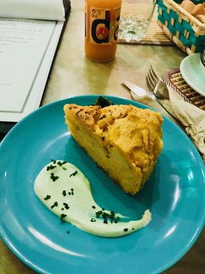 Tortilla de patatas con salsa ali-oli (omelette) at La Veganesa in Cadiz