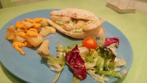 Montaditos de calamares con Ali oli vegano at La Veganesa in Cadiz