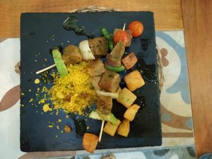 Pinchitos de seitán y verduras at La Veganesa in Cadiz