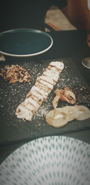 "Veso" de aceitunas con sirope de frambuesa y nueces at La Veganesa in Cadiz