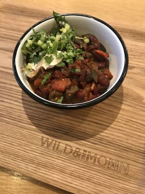 Chili sin carne at Wild & The Moon - Wild Lab Gravilliers in Paris