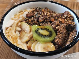 Granola bowl...perfect at Wild & The Moon - Wild Lab Gravilliers in Paris