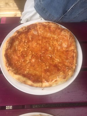 ‘Gelert’ pizza  at Glaslyn in Beddgerlet