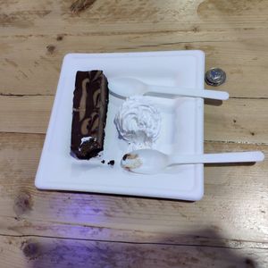 Salted caramel cheese cake 🤤 at Mooshies in East London