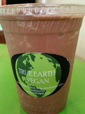 chocolate smoothie at True Earth Juicery & Vegan Cafe in North Hollywood