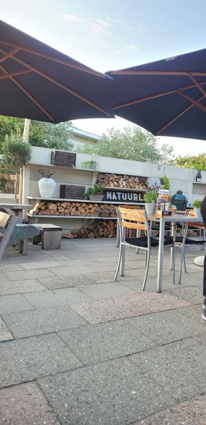 Aussenbereich, tolles Ambiente at Natuurlijk in Egmond Aan Zee