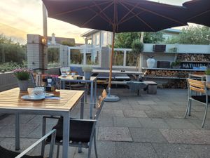 Nochmal Aussenbereich, andere Ansicht at Natuurlijk in Egmond Aan Zee