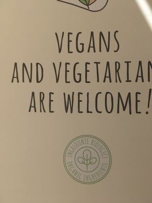 Sign on the door at Bella&Brava in Venice