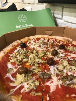 Capricciosa (senza capperi)  at Bella&Brava in Venice