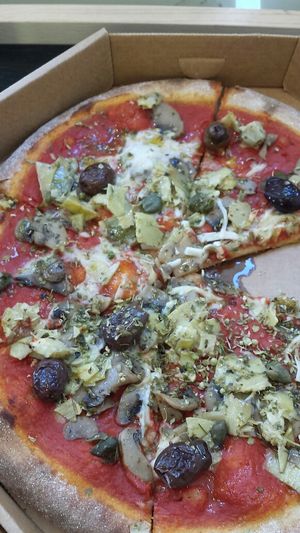 pizza capricciosa at Bella&Brava in Venice