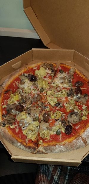 Vegan cheese with olivers, capers, mushrooms and artichokes at Bella&Brava in Venice
