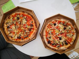 Pizza Capricciosa at Bella&Brava in Venice