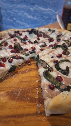 ¡Miren qué delicia! ♥️
Y la nogada le da un toque único y delicioso 👌🏻 at Veggino's Pizza in Mexico City