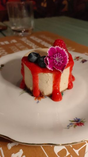 Cheesecake crudista al limone at Sementis in Pietrasanta