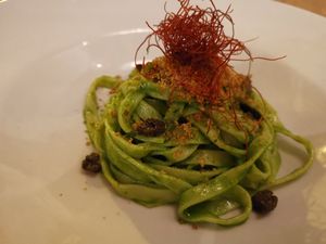 Tagliatelle mit Fenchel-Petersilienpesto und gerösteten Pinien und Oliven at Sementis in Pietrasanta