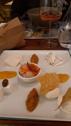 Formaggi vegetali at Sementis in Pietrasanta