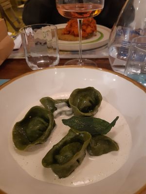 Ravioli ricotta e spinaci at Sementis in Pietrasanta