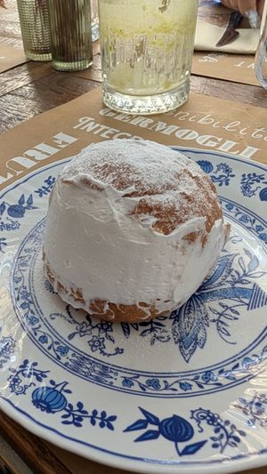 Maritozzo at Sementis in Pietrasanta