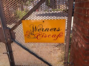 door to the patio at Werners Eiscafe in Wismar