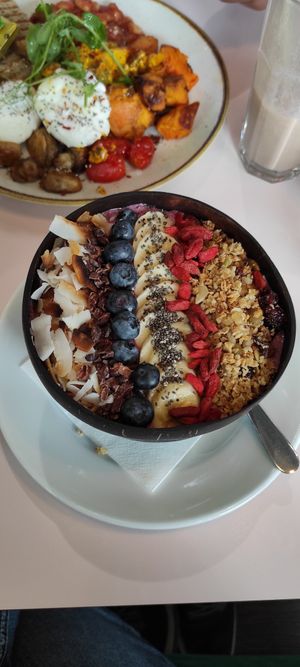 Smoothie bowl at Hula Juice Cafe in Edinburgh