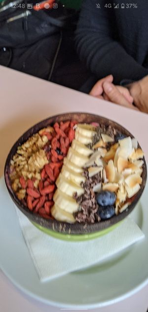 Smoothie bowl at Hula Juice Cafe in Edinburgh