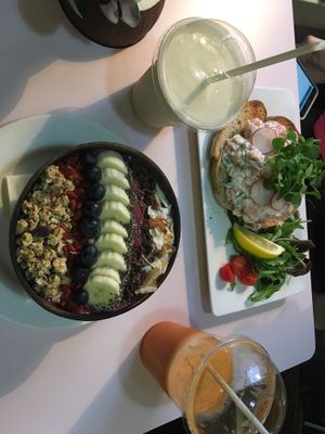 açaí bowl, ginger jack juice, open salmon sandwich & nutty proffered milkshake  at Hula Juice Cafe in Edinburgh