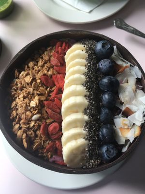 Açaí bowl at Hula Juice Cafe in Edinburgh