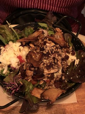 Ensalada de quinoa, tofu... at Cactus in Palamos